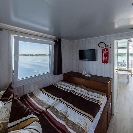 Hotel Feststehendes Hausboot Kolonie Zern Esterno foto