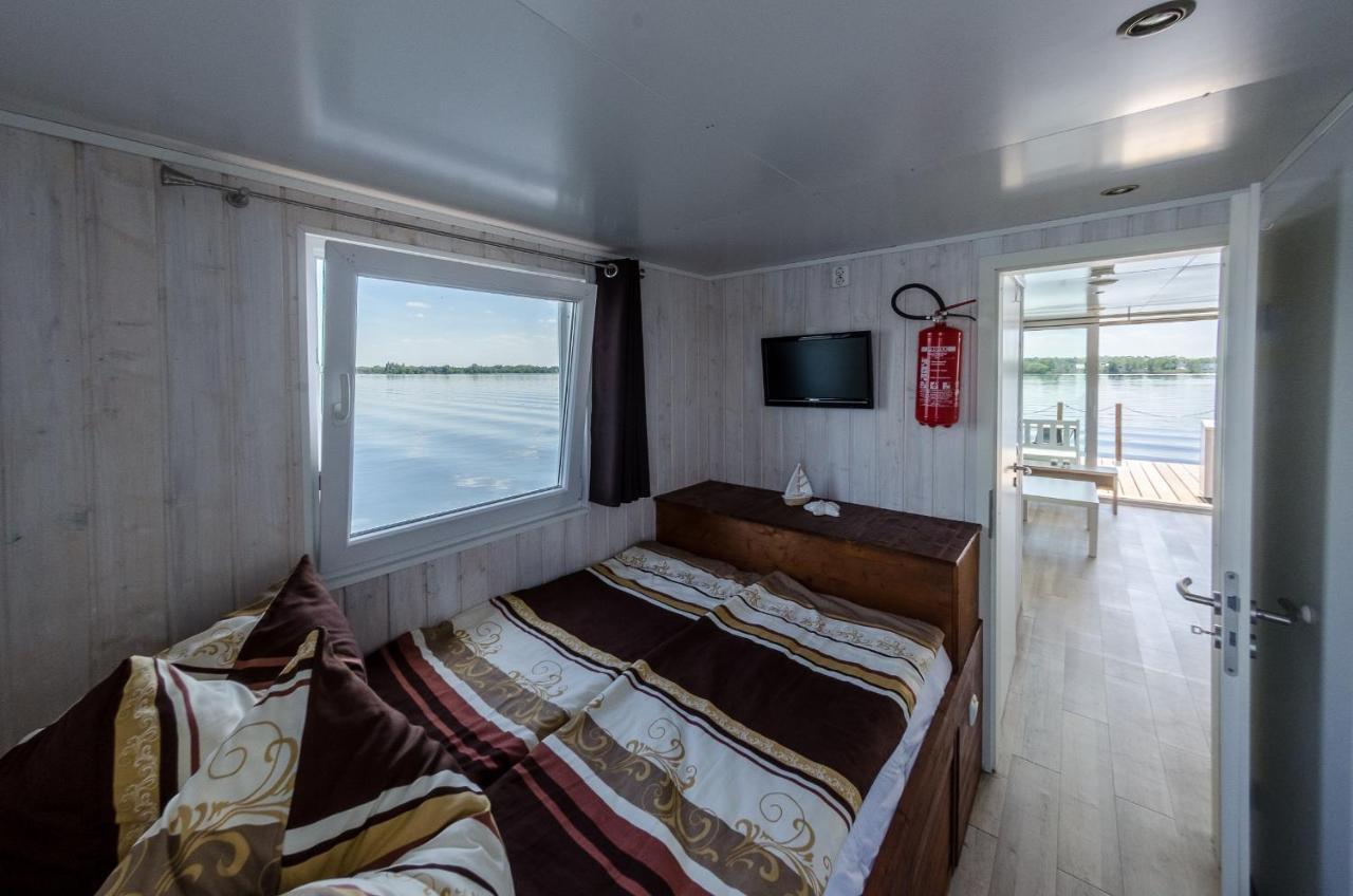 Hotel Feststehendes Hausboot Kolonie Zern Esterno foto