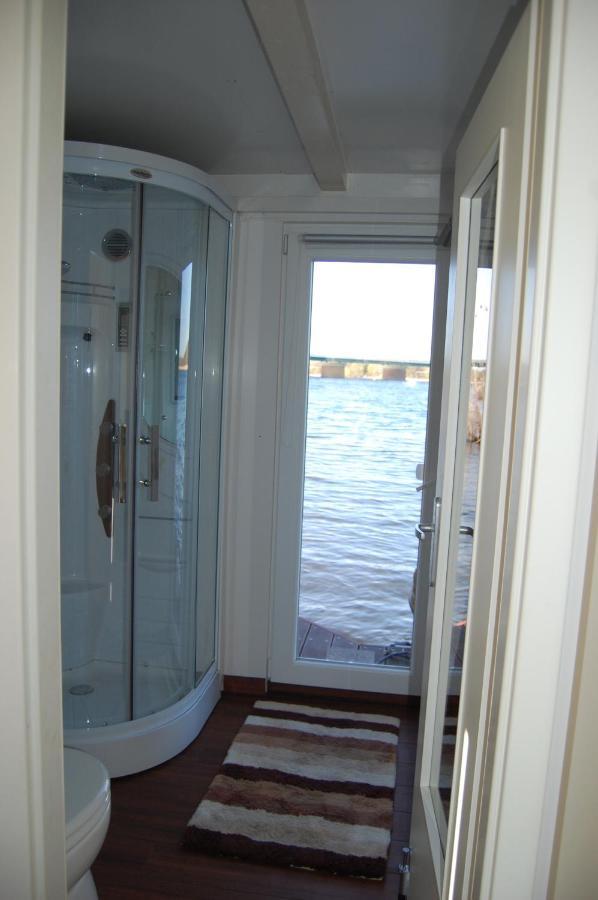 Hotel Feststehendes Hausboot Kolonie Zern Esterno foto